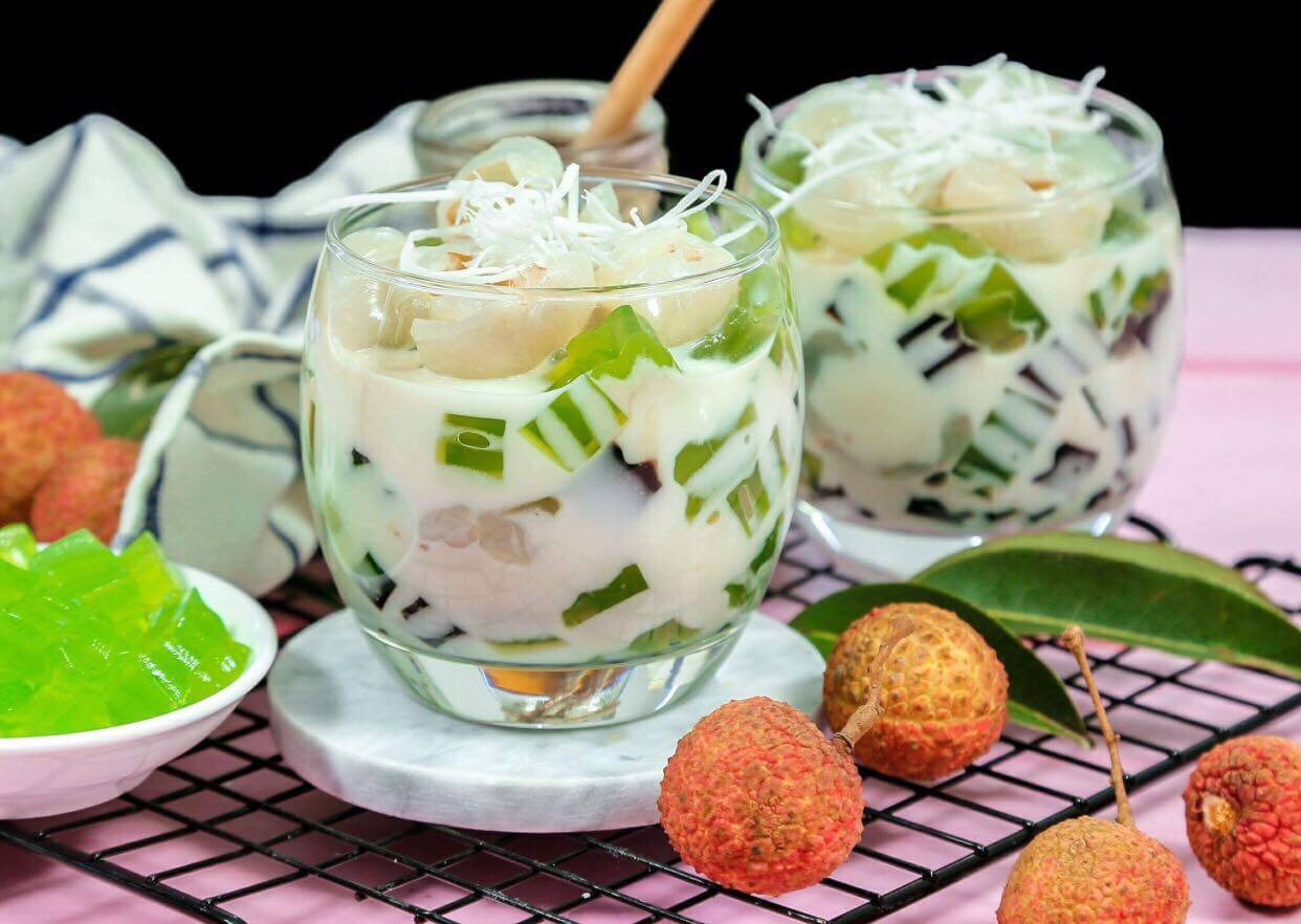 Vietnamese pudding tapioca chuối chè bột